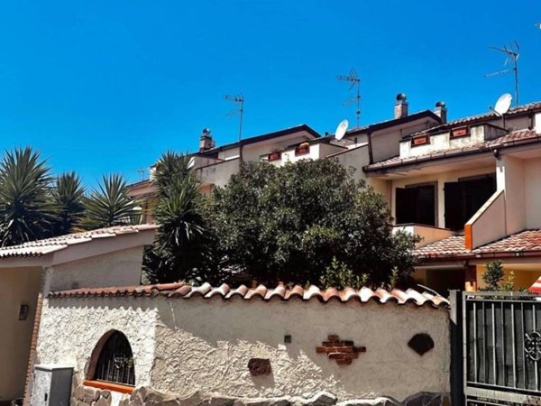 casa indipendente in vendita a Tivoli in zona Terme