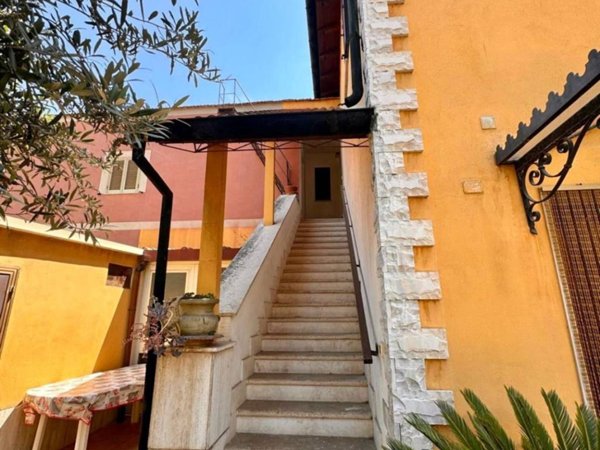 appartamento in vendita a Tivoli in zona Terme