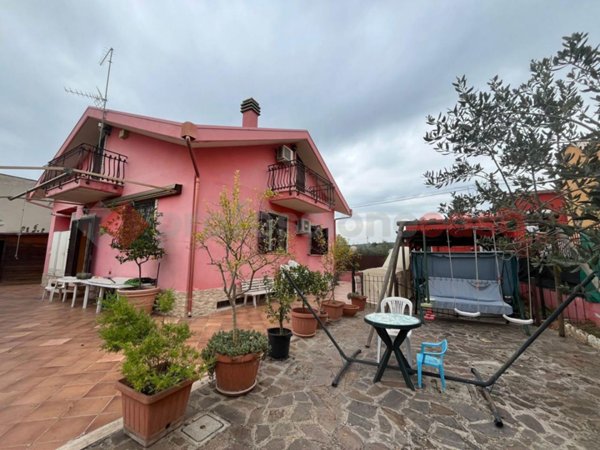casa indipendente in vendita a Tivoli