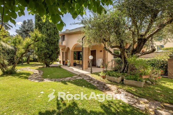 casa indipendente in vendita a Tivoli in zona Villa Adriana