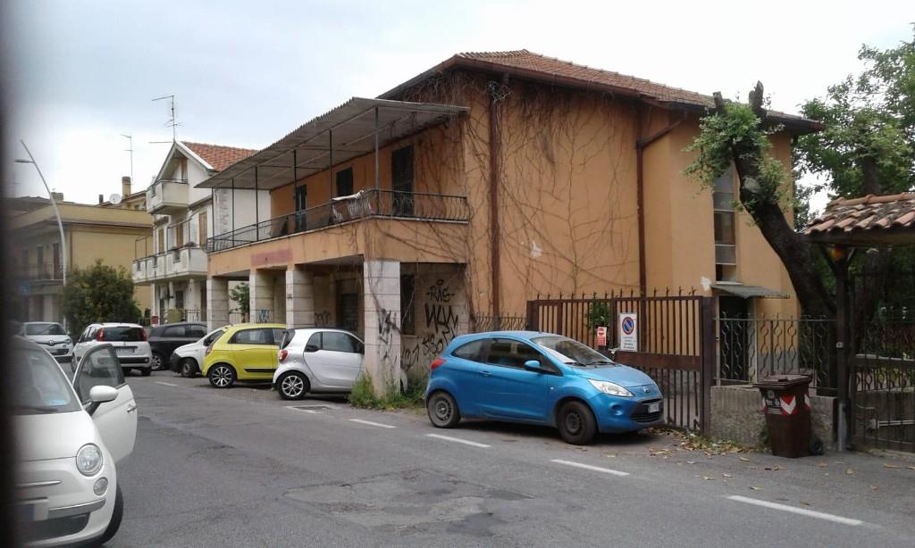 casa indipendente in vendita a Tivoli in zona Campolimpido