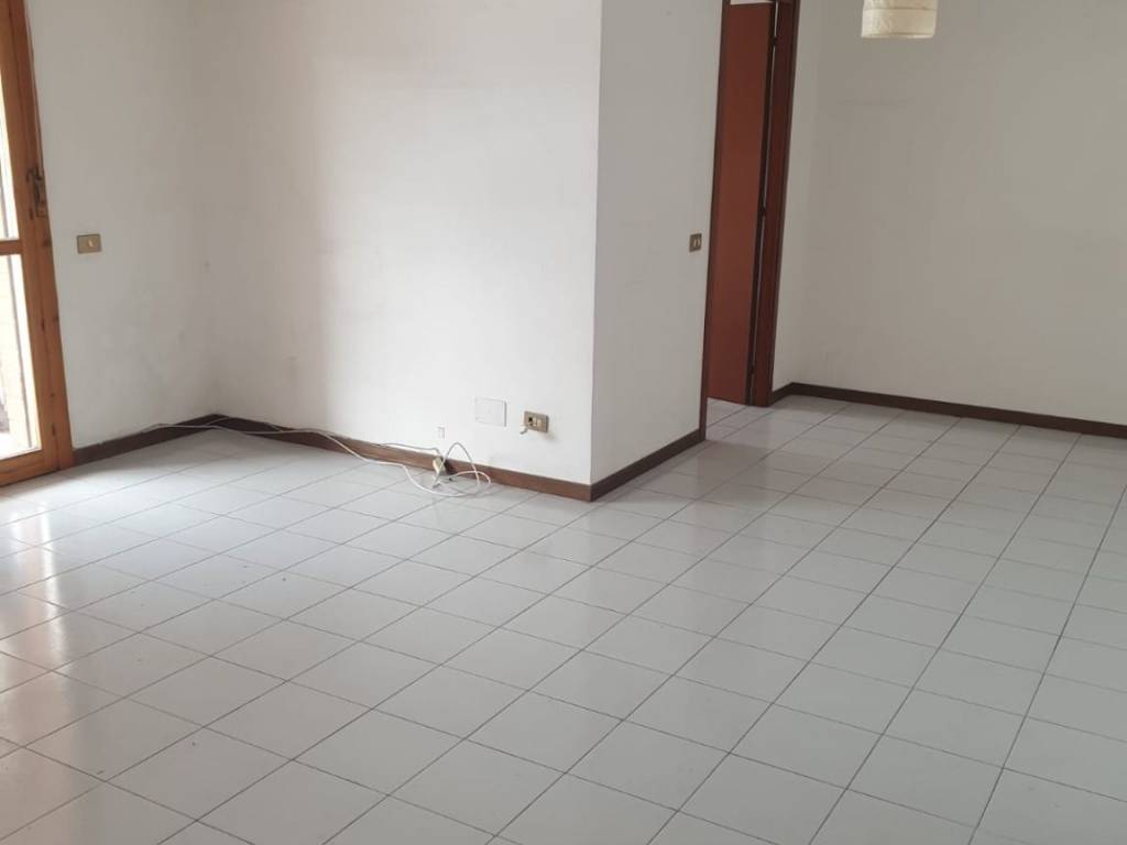 appartamento in vendita a Tivoli in zona Villaggio Adriano
