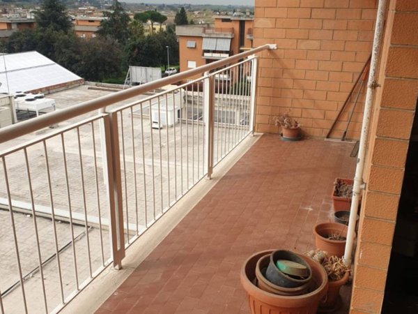 appartamento in vendita a Tivoli in zona Villaggio Adriano