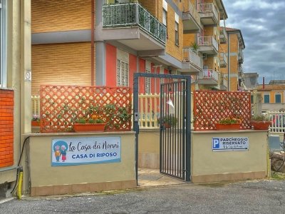 negozio in vendita a Tivoli in zona Terme