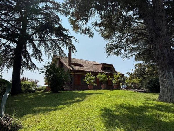 casa indipendente in vendita a Tivoli
