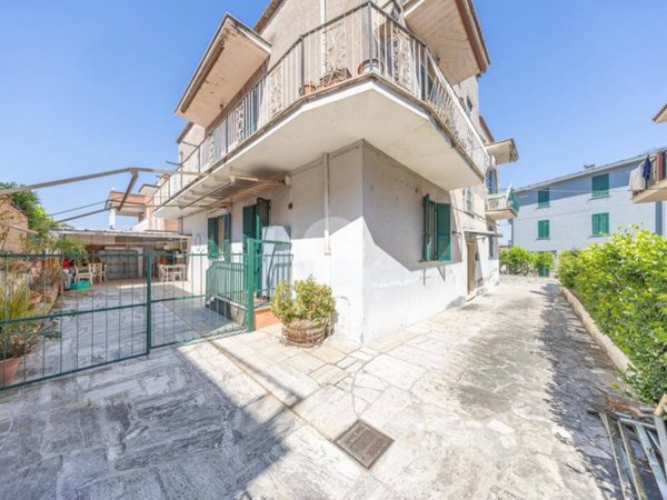 appartamento in vendita a Tivoli in zona Villaggio Adriano