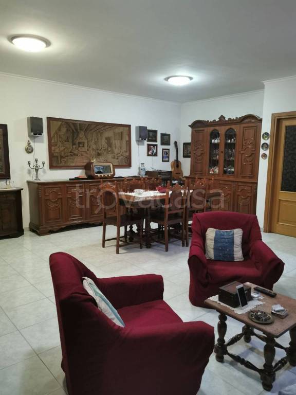 appartamento in vendita a Tivoli in zona Campolimpido