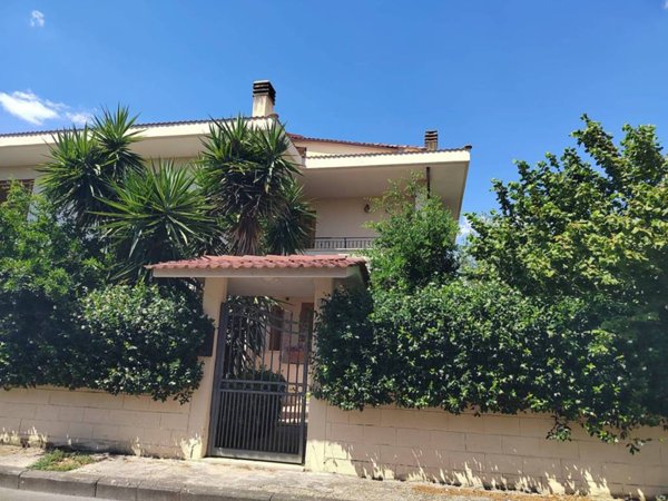 casa indipendente in vendita a Tivoli in zona Terme