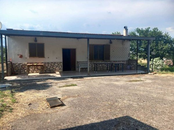 casa indipendente in vendita a Tivoli