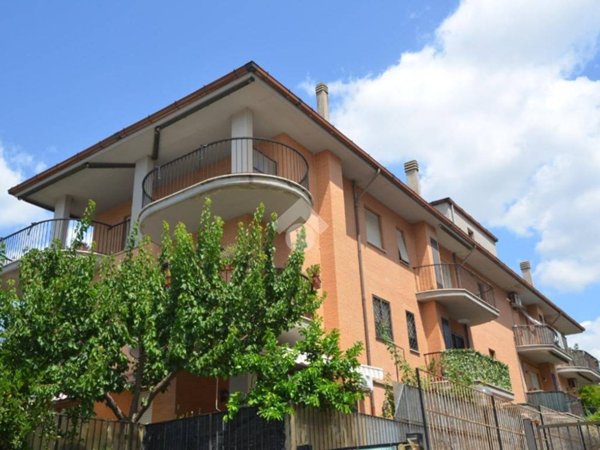 appartamento in vendita a Tivoli in zona Terme