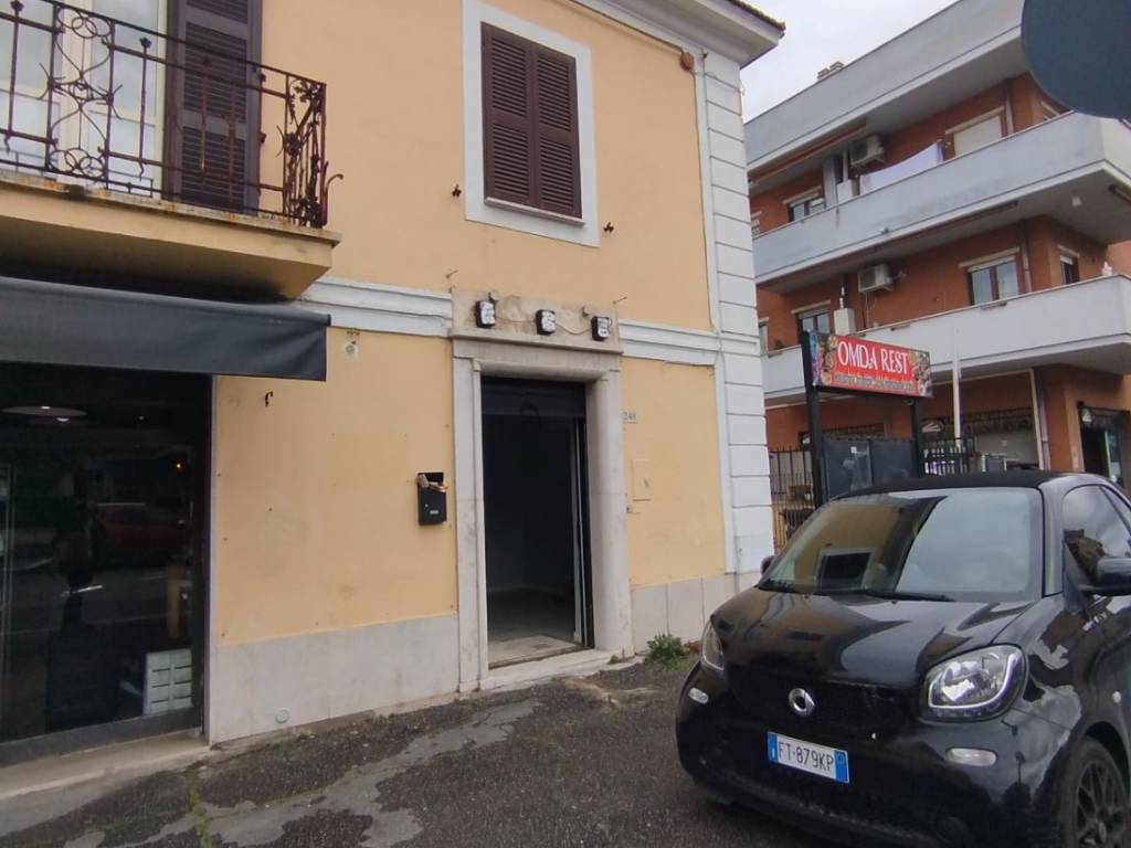 negozio in vendita a Tivoli in zona Terme