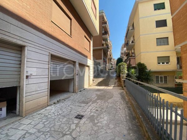 locale di sgombero in vendita a Tivoli