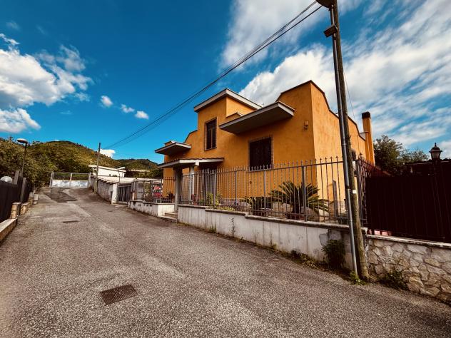 casa indipendente in vendita a Tivoli in zona Campolimpido