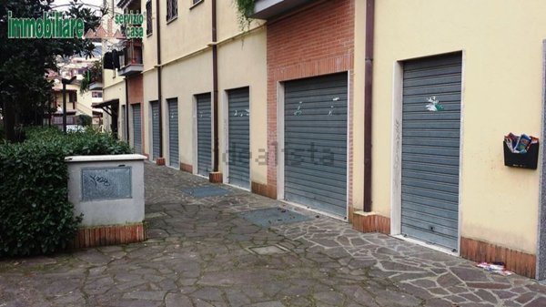 locale commerciale in vendita a Tivoli in zona Campolimpido