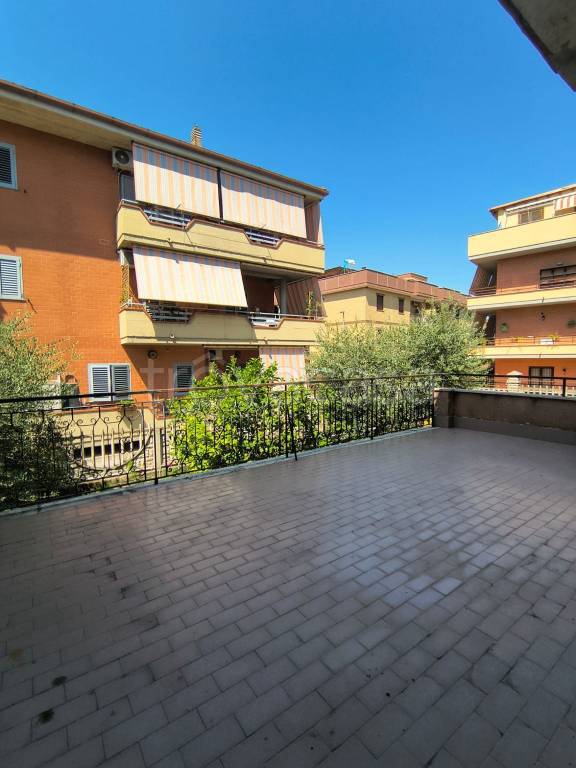 appartamento in vendita a Tivoli in zona Campolimpido