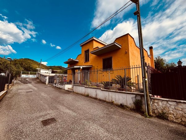 casa indipendente in vendita a Tivoli