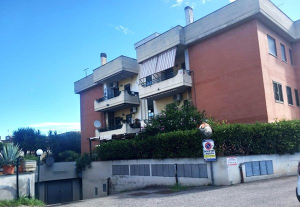 casa indipendente in vendita a Tivoli in zona Campolimpido