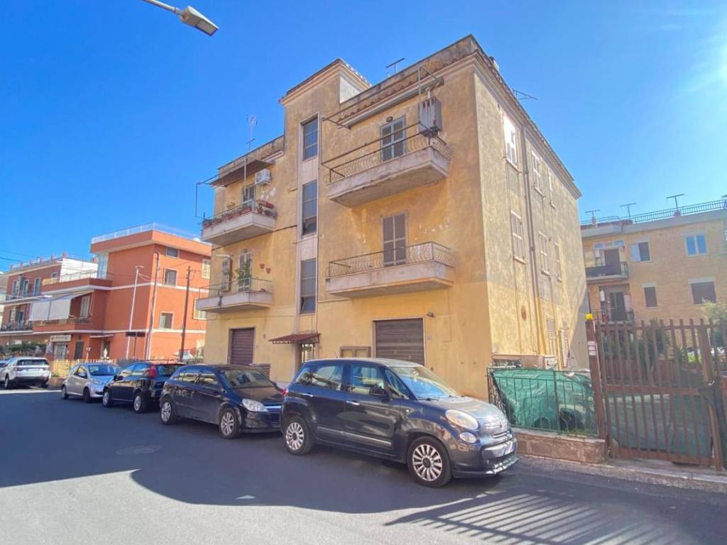 appartamento in vendita a Tivoli in zona Villaggio Adriano
