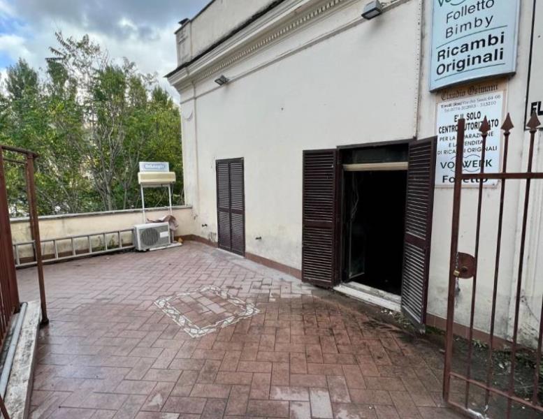 locale commerciale in vendita a Tivoli