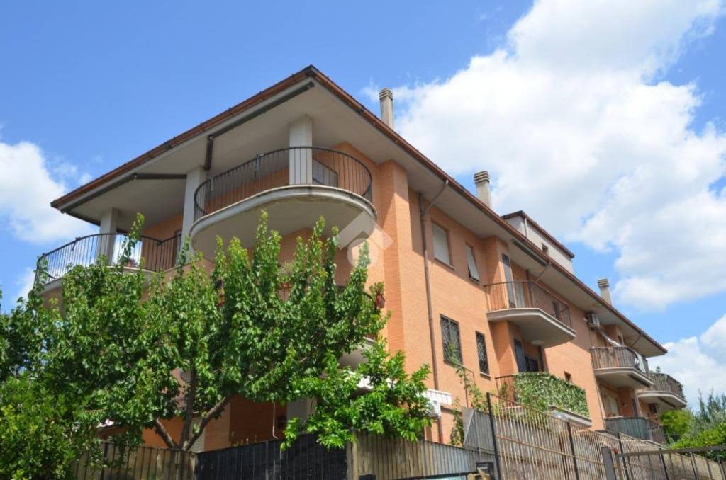 appartamento in vendita a Tivoli in zona Ponte Lucano