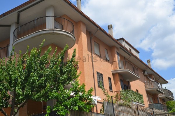 appartamento in vendita a Tivoli in zona Ponte Lucano