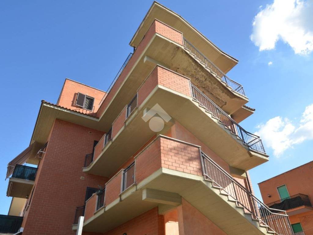 appartamento in vendita a Tivoli in zona Villaggio Adriano