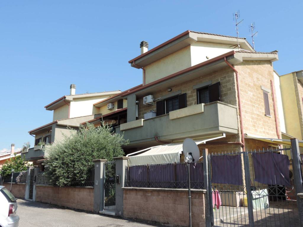 appartamento in vendita a Tivoli in zona Terme