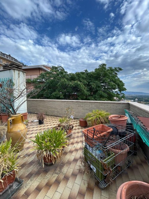 casa indipendente in vendita a Tivoli in zona Villaggio Adriano