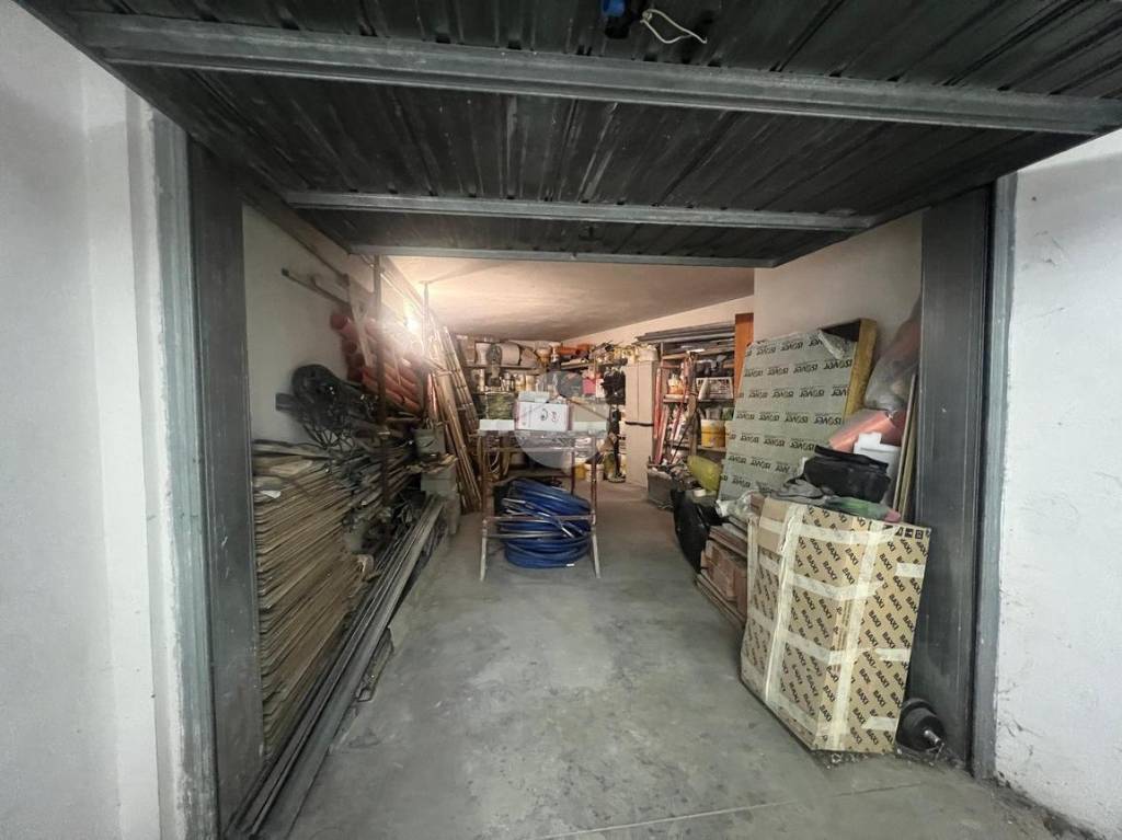 locale di sgombero in vendita a Tivoli