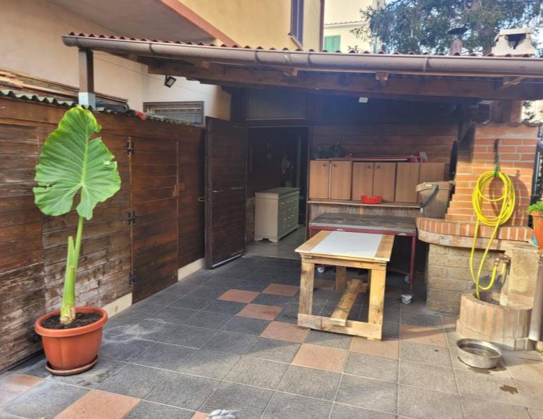 casa indipendente in vendita a Tivoli in zona Terme