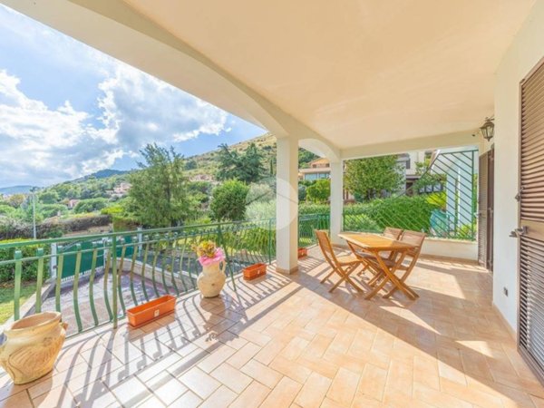 casa indipendente in vendita a Tivoli
