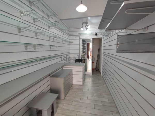 locale commerciale in vendita a Tivoli