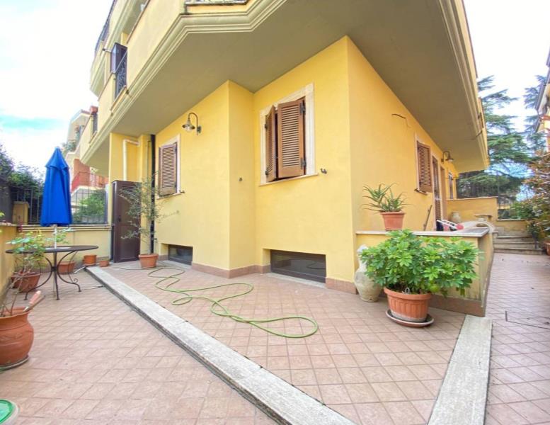 appartamento in vendita a Tivoli in zona Terme
