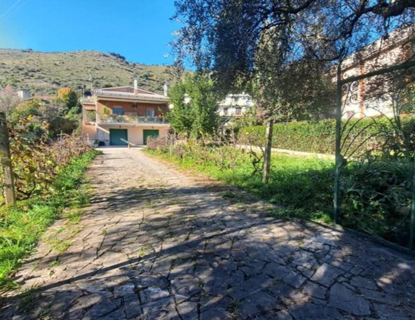 casa indipendente in vendita a Tivoli