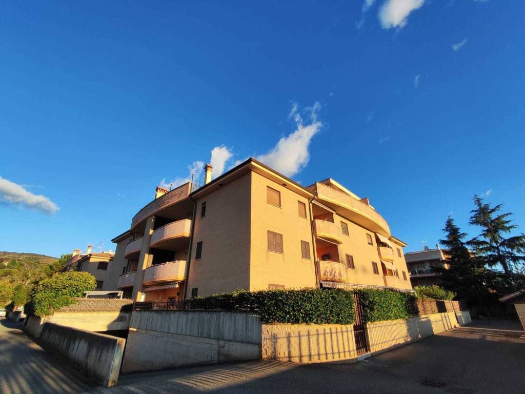 appartamento in vendita a Tivoli in zona Favale