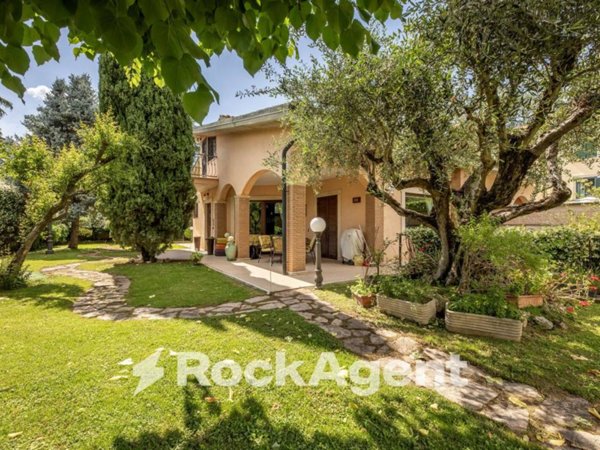 casa indipendente in vendita a Tivoli in zona Villa Adriana