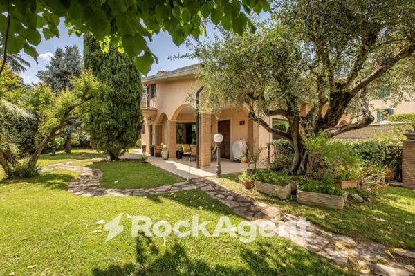 casa indipendente in vendita a Tivoli in zona Ponte Lucano