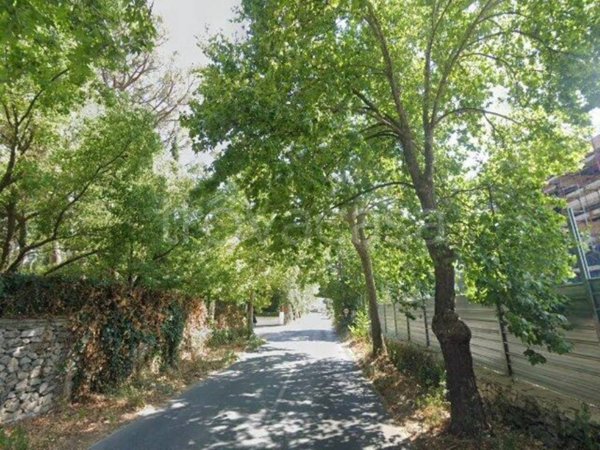 locale commerciale in vendita a Tivoli