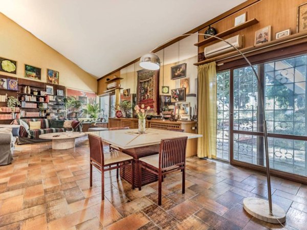 casa indipendente in vendita a Tivoli in zona Villaggio Adriano