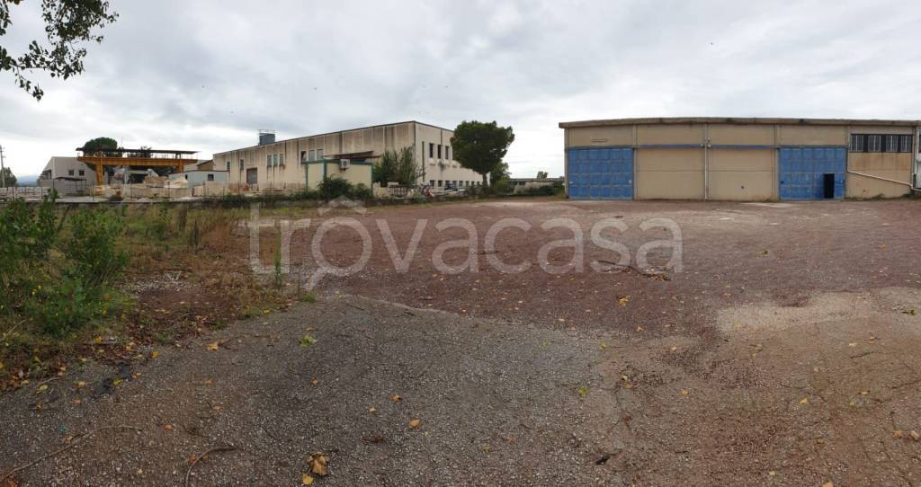 locale commerciale in vendita a Tivoli in zona Terme