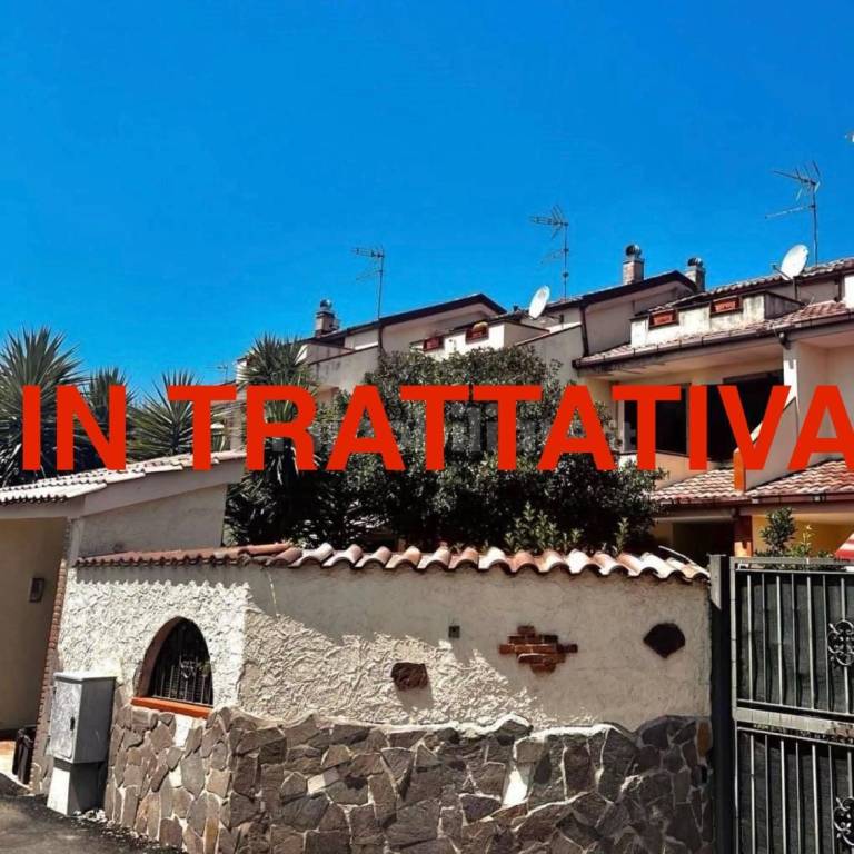 casa indipendente in vendita a Tivoli in zona Terme