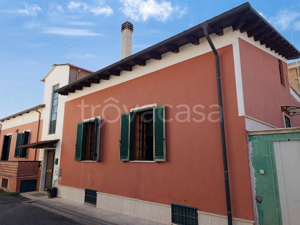 casa indipendente in vendita a Tivoli