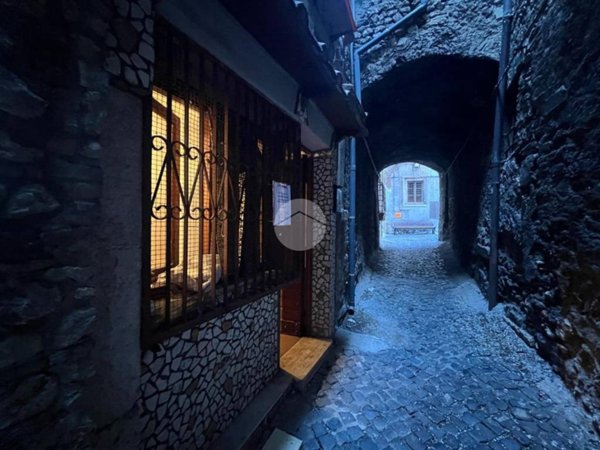 locale commerciale in vendita a Tivoli