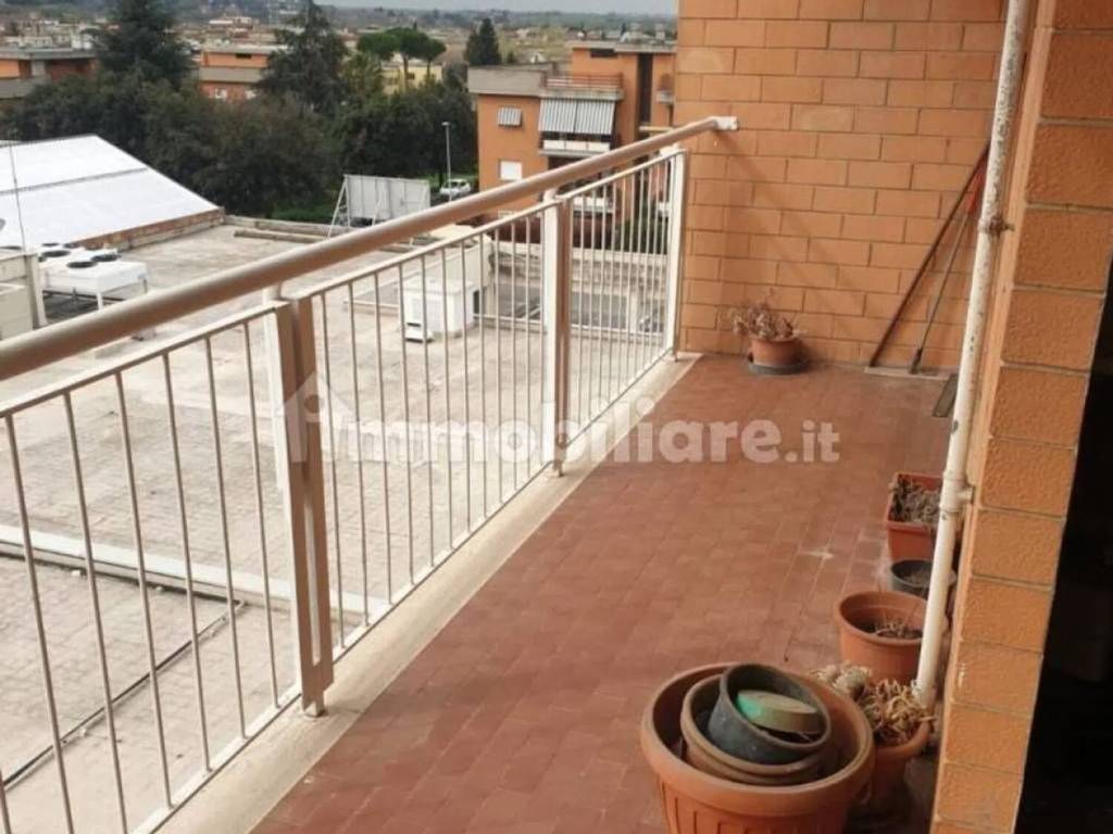 appartamento in vendita a Tivoli in zona Villaggio Adriano