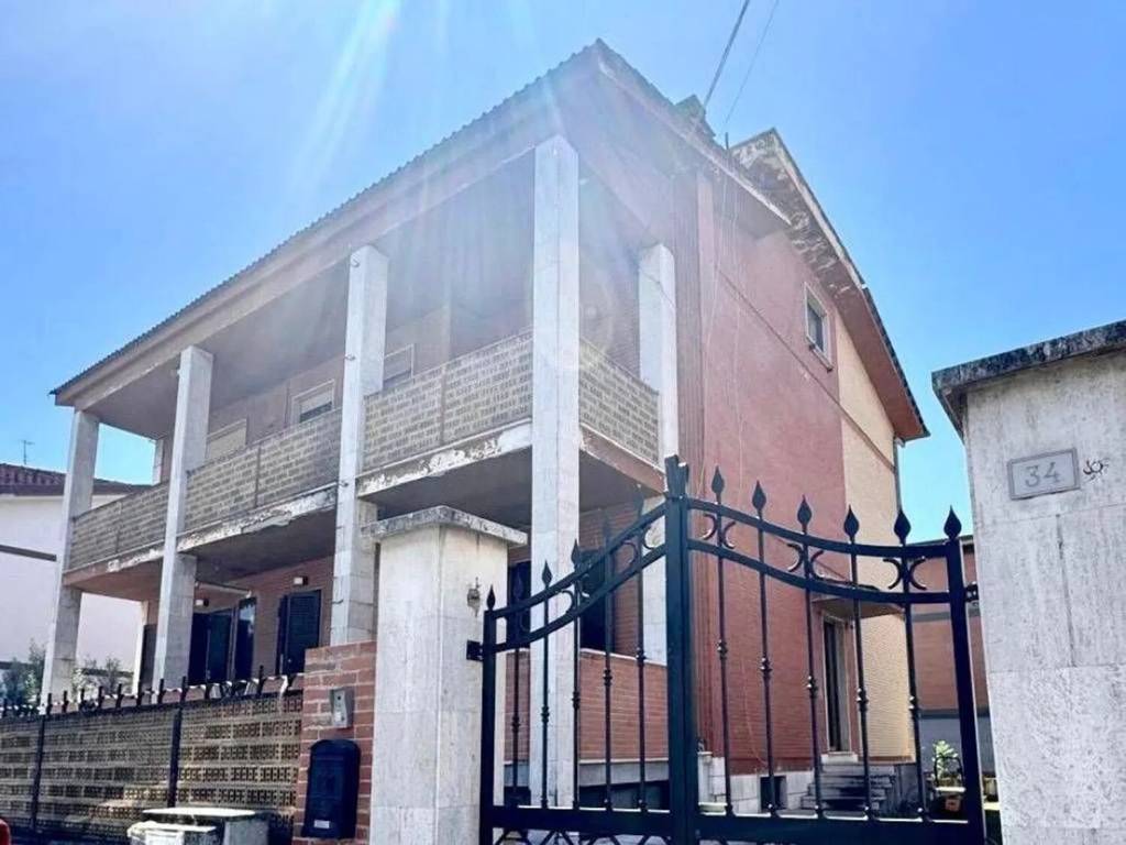 appartamento in vendita a Tivoli in zona Terme