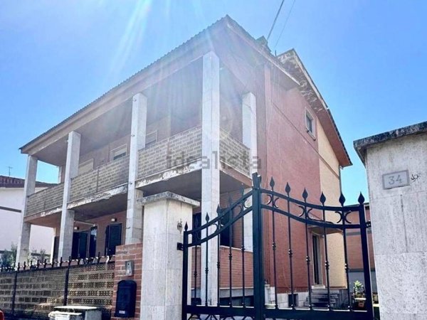 appartamento in vendita a Tivoli in zona Terme