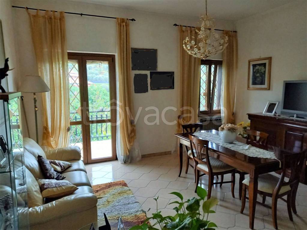 casa indipendente in vendita a Tivoli in zona Villa Adriana