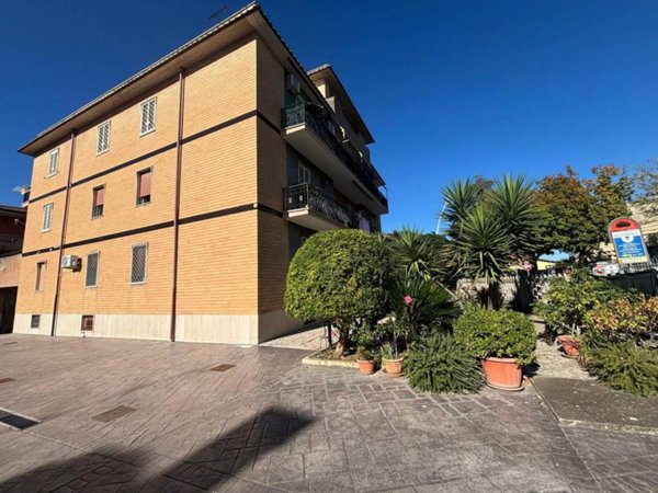 appartamento in vendita a Tivoli in zona Campolimpido