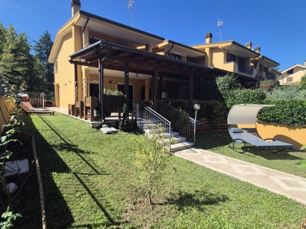 casa indipendente in vendita a Tivoli