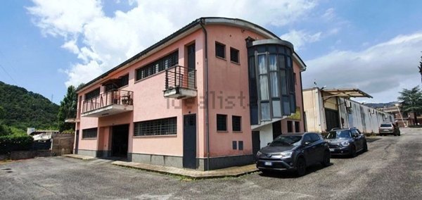 locale commerciale in vendita a Tivoli